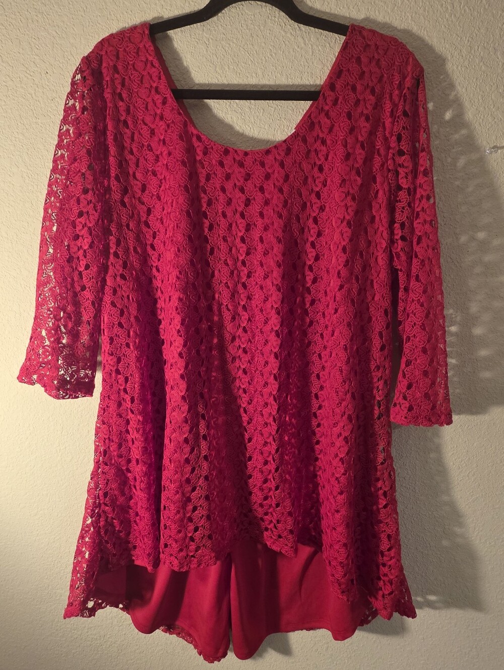 Women’s Lace Overlay Scoop Neck Top in Red